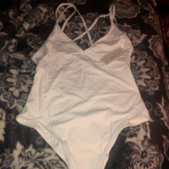 L*Space Dakota one piece **NEW WITH TAGS** white - Picture 5 of 5
